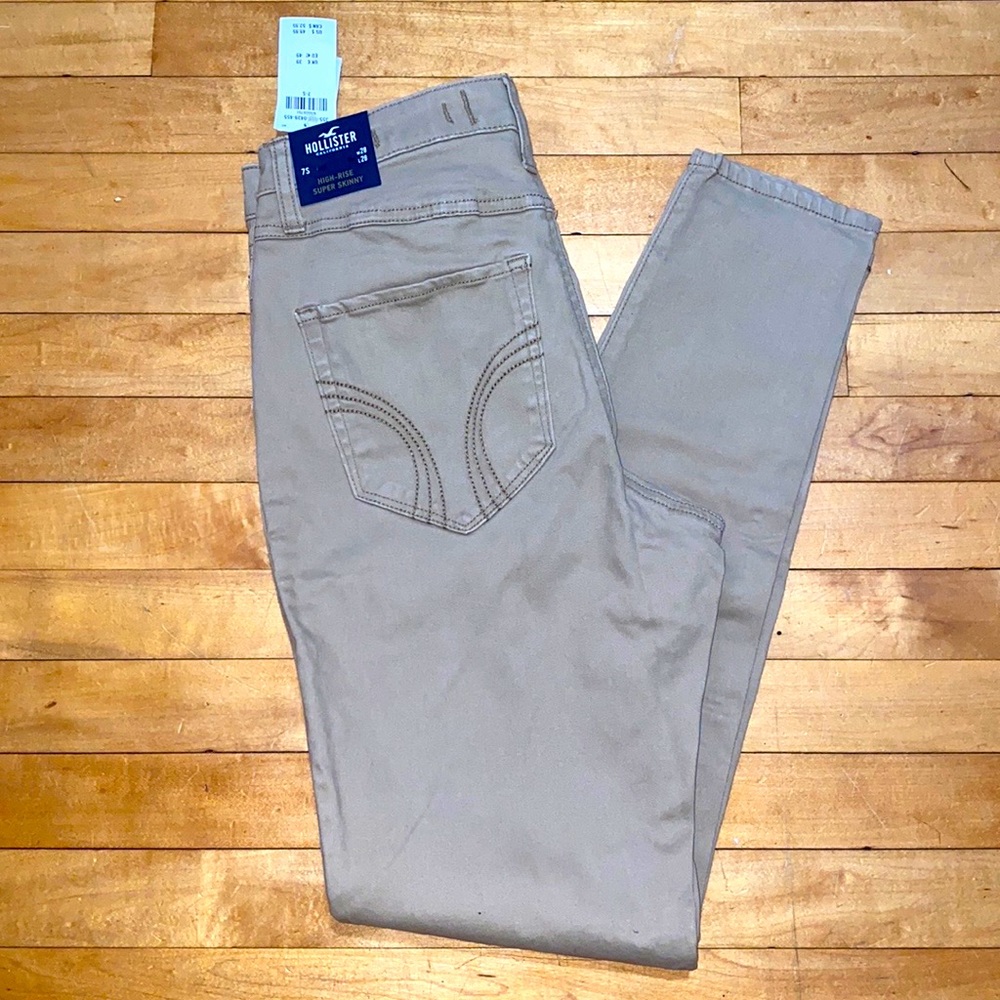 Hollister women’s high-rise super skinny khaki colored pants